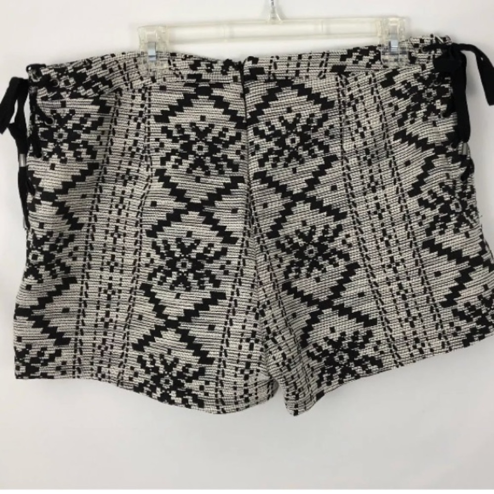 Black & White Tapestry Shorts - Picture 3 of 4